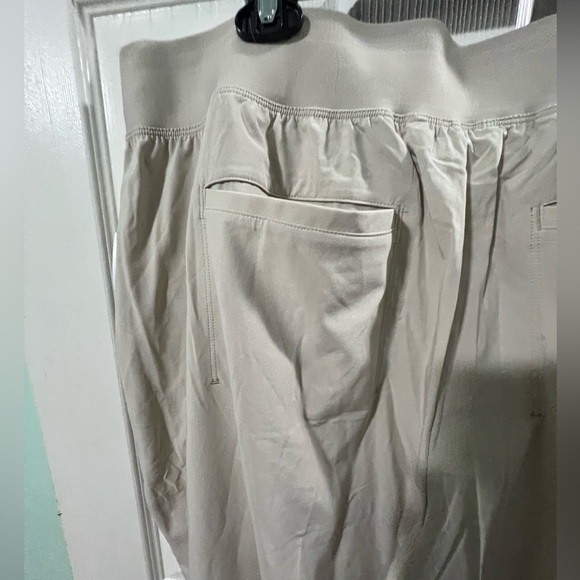 Athleta woman’s Cream Wide Leg Pants. NWT - Picture 13 of 16